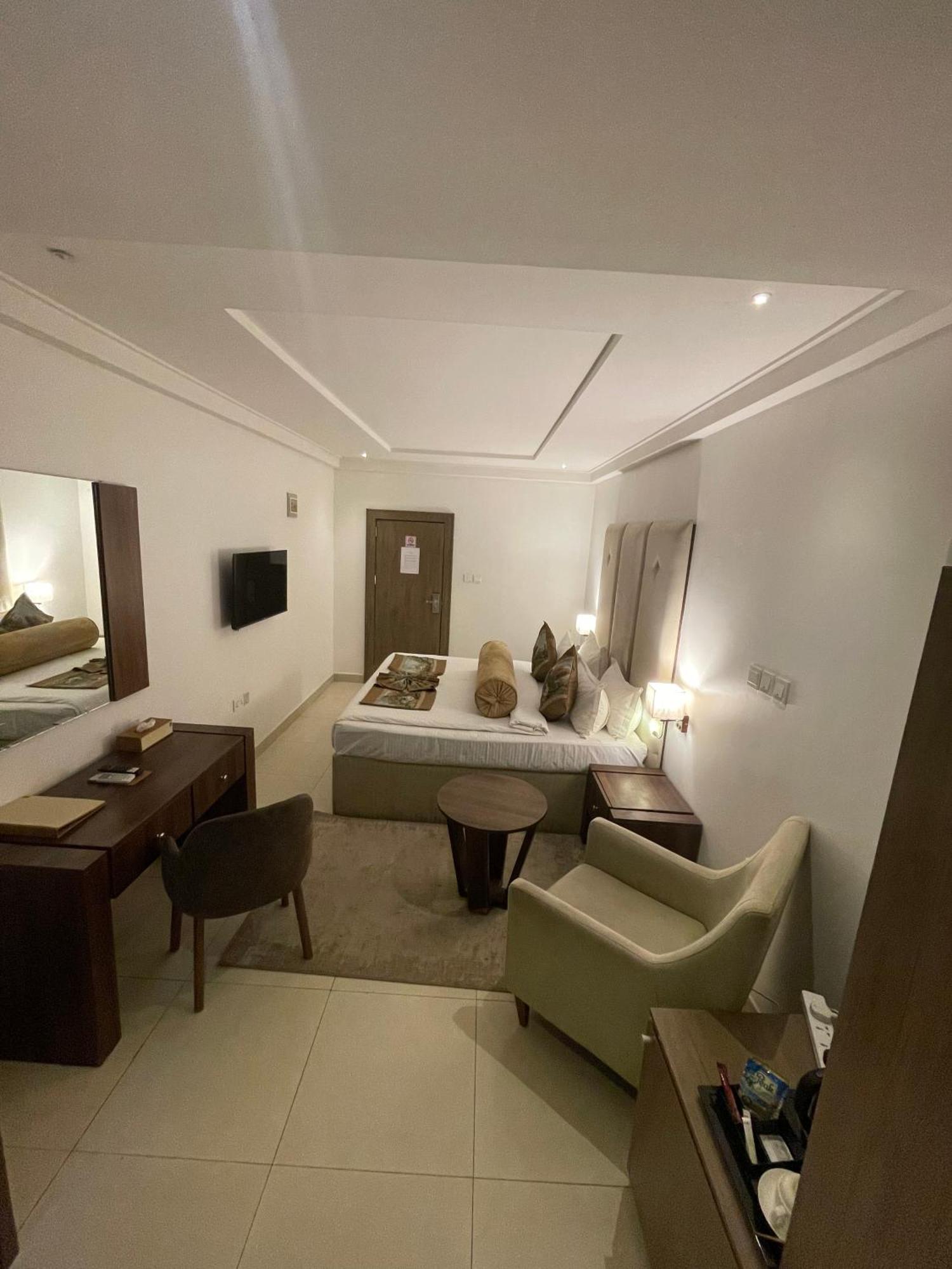 Swiss Pearl Continental Suite Wupa Exterior photo